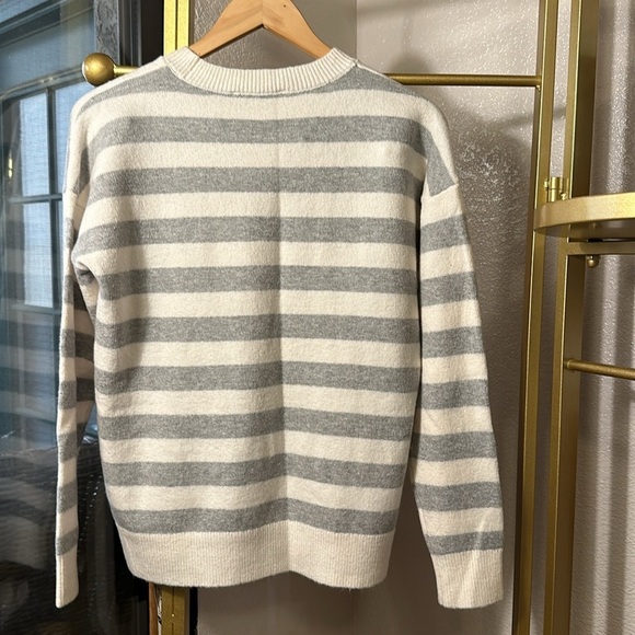 Loft striped Cream Grey Love Heart Soft sweater size M - Picture 4 of 12
